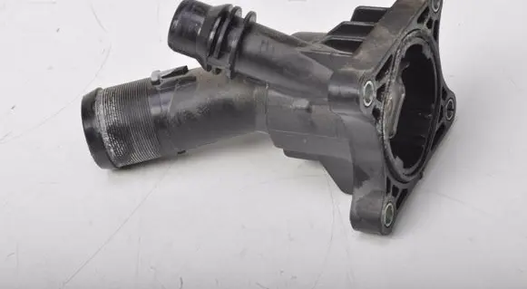 Volvo XC40 Thermostat housing 31686046