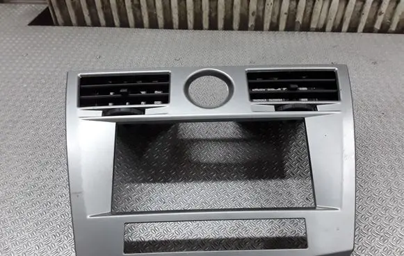 Chrysler Sebring (ST-22 - JR) Dash center air vent grill 1000470REVC