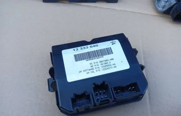 Opel Insignia A Tailgate/trunk control unit/module 13333640 3027909A00 1013032