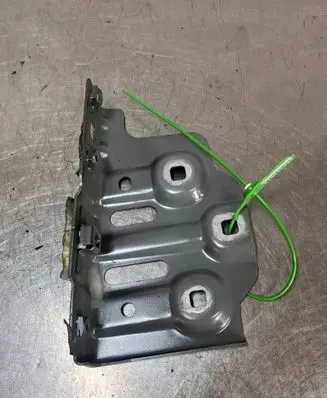 Renault Austral Fender mounting bracket 631230165R