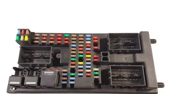 Land Rover Discovery 3 - LR3 Fuse module 519051718 YQE500420