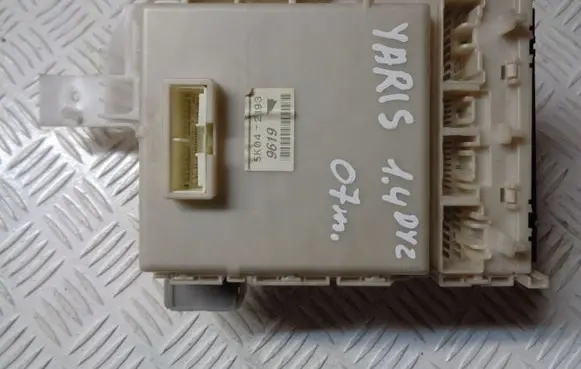Toyota Yaris Fuse module 5K0421939619 5080808219405