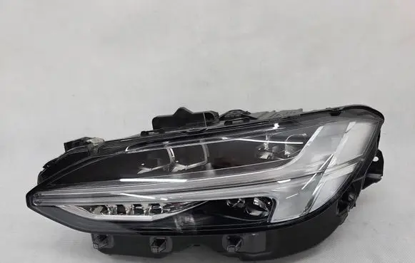 Volvo S90, V90 Headlight/headlamp 31655728