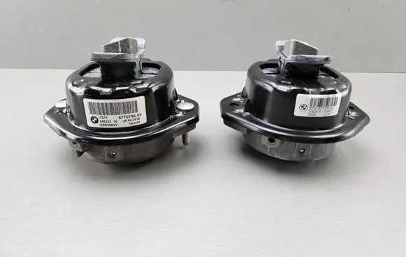 BMW 7 E65 E66 Engine mount bracket 6770795 22116770795 6770796