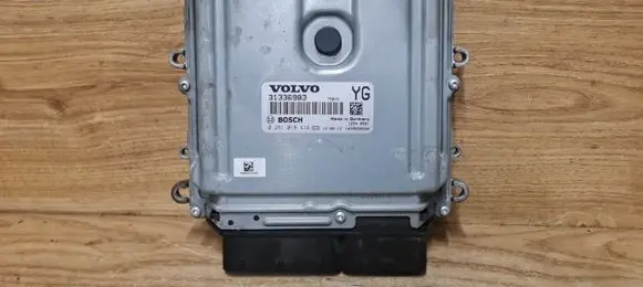 Volvo V70 Engine control unit/module 31336983 0281018414