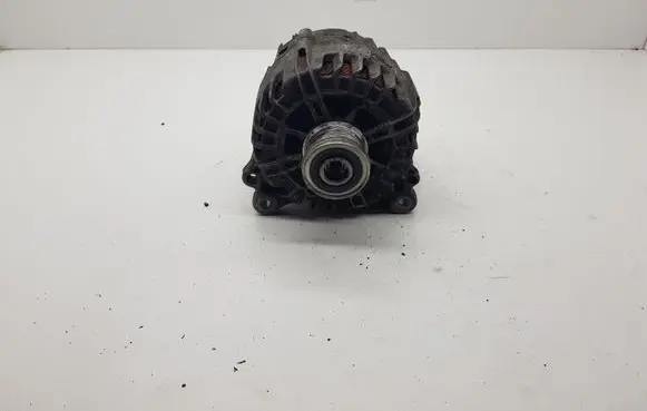Volkswagen PASSAT B7 Generator/alternator 03C903024F