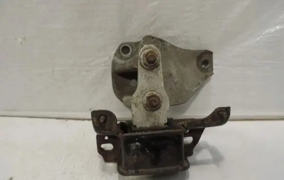 Ford Fiesta Engine mount vacuum valve 8V51-7M121-AE