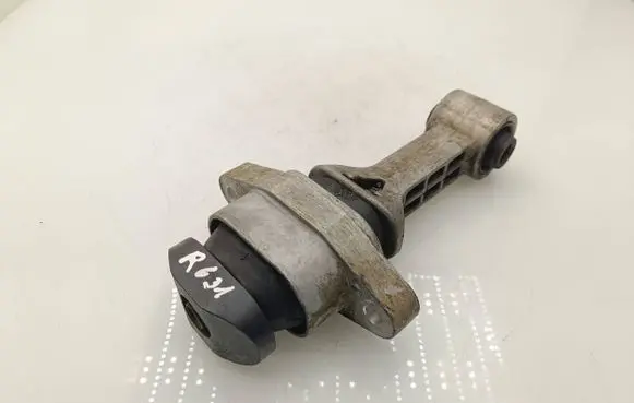 Hyundai i40 Engine mount bracket