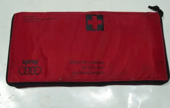 Audi A4 S4 B8 8K First aid kit 8K0860282