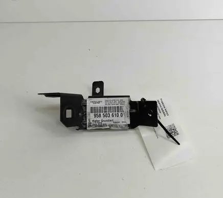 Porsche Cayenne (92A) Fender mounting bracket 95850361001