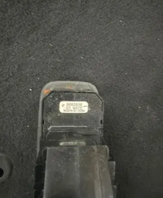 Volvo V70 Electric window control switch 8682836