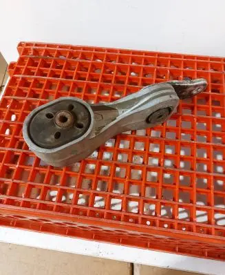 Ford Galaxy Gearbox mount 7M3359201g