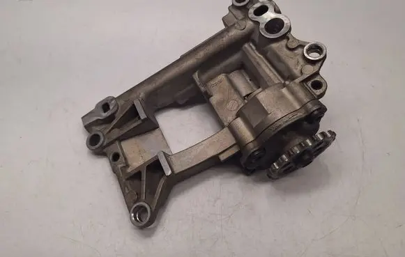 BMW 5 E60 E61 Oil pump 7789838 11417789838 11412247212