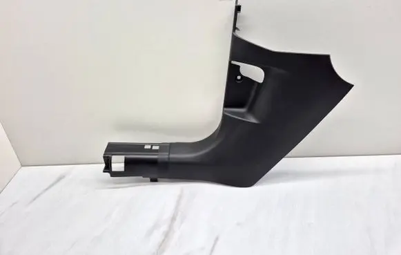 Foot area side trim