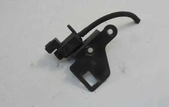 BMW 3 E36 Valve vacuum 72234100