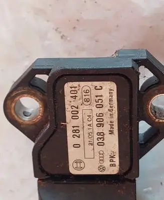 Volkswagen Touareg I Air pressure sensor 038906051C 0281002401
