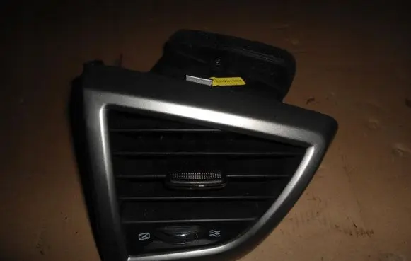 Hyundai Veloster Dashboard side air vent grill/cover trim