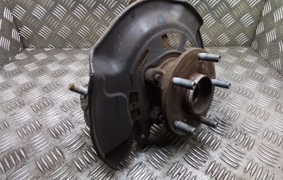 Toyota Prius+ (ZVW40) Front wheel hub