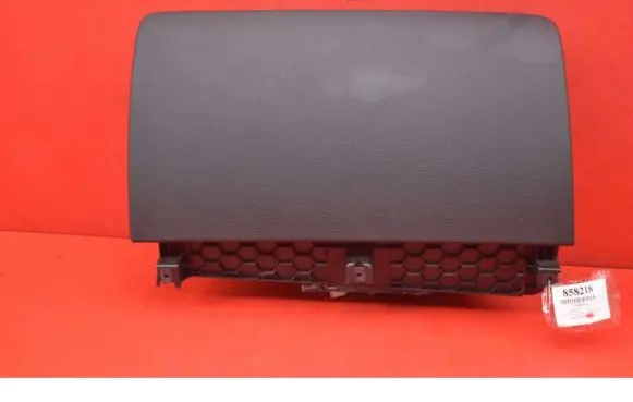 Glove box