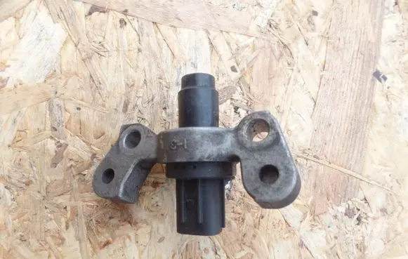 Subaru Legacy Crankshaft position sensor 039002K13