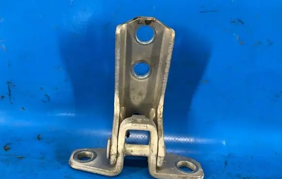 Mitsubishi Outlander Front door lower hinge 5702A006