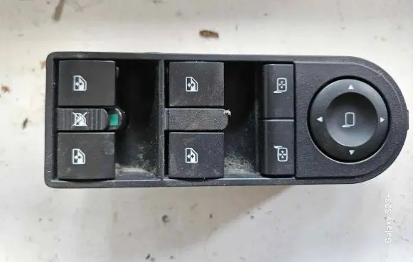 Opel Zafira B Electric window control switch 13228699 5011
