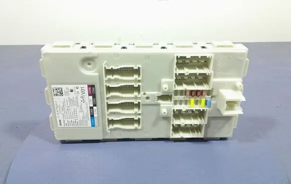 BMW M5 Fuse box set 8779026