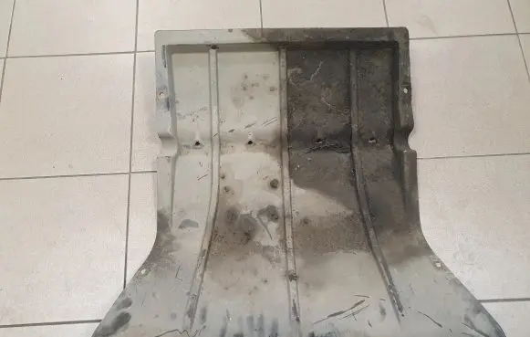 Iveco Daily 4th gen Engine splash shield/under tray