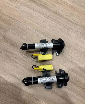 BMW 5 G30 G31 G38 Bonnet Pedestrian Airbag Actuator 7435797 7435798