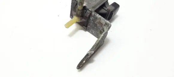 Volkswagen PASSAT B4 Vacuum valve 