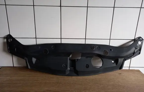 Engine bonnet/hood lock trim molding
