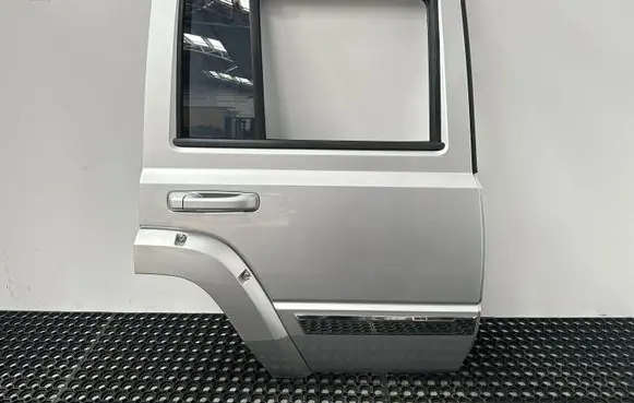 Jeep Commander Rear door 