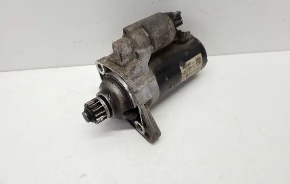 Volkswagen Jetta VI Starter motor 0001153007 02Z911024H