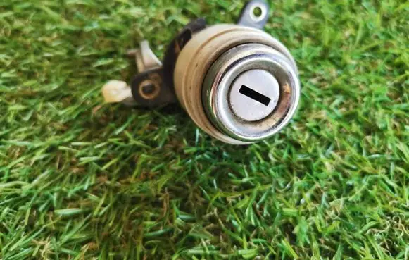Audi 80 90 B3 Loading door lock A0BU184