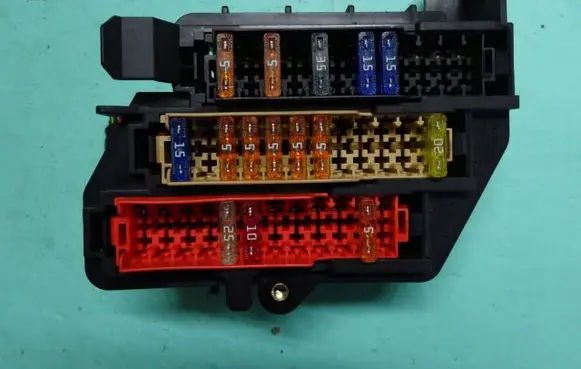 Audi A6 S6 C6 4F Fuse module 4F2971845A