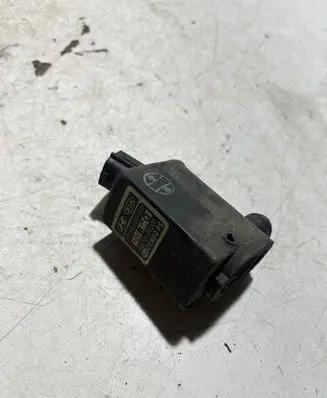 Hyundai Santa Fe Windscreen/windshield washer pump 985103E000