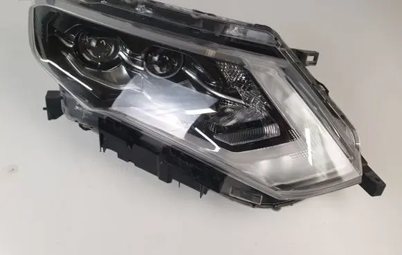 Nissan X-Trail T32 Headlight/headlamp