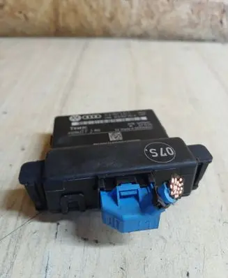 Volkswagen PASSAT B6 Gateway control module 3C0907530C 3C0907951A 402063