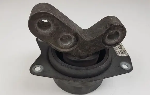 Opel Insignia A Engine mount bracket 13322171 V06516S0210