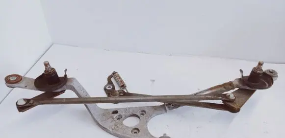 Front wiper linkage