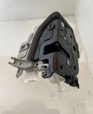 Audi Q2 - Rear door lock 8K0839016H