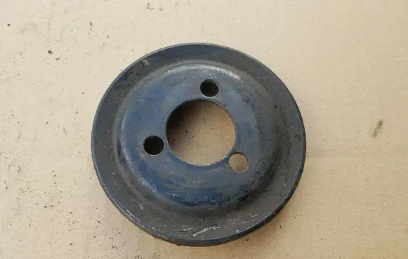 Volkswagen Caddy Water pump pulley 027121