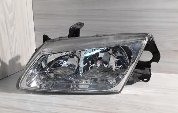 Nissan Almera N16 Headlight/headlamp