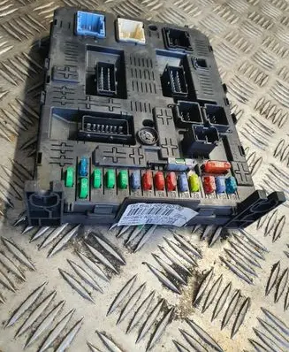 Peugeot 308 Comfort/convenience module 9664058880