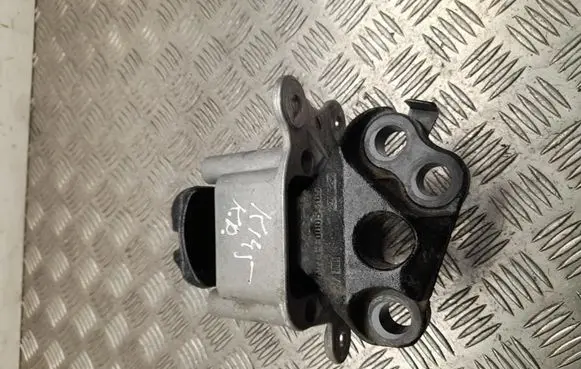 Land Rover Range Rover Evoque L551 Engine mount bracket K8D27M121BA