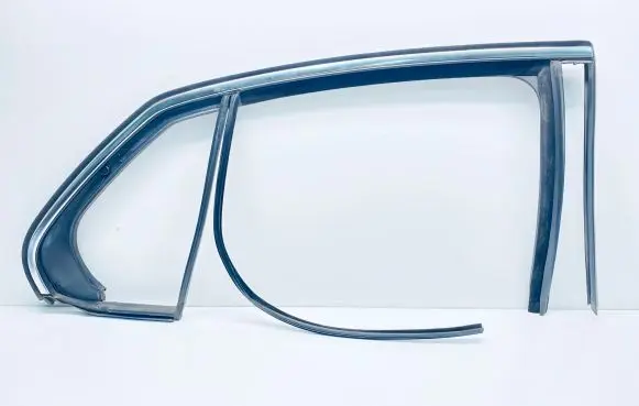 Volkswagen Jetta V Rubber seal rear door window/glass 1K5839644A 1K5839432F