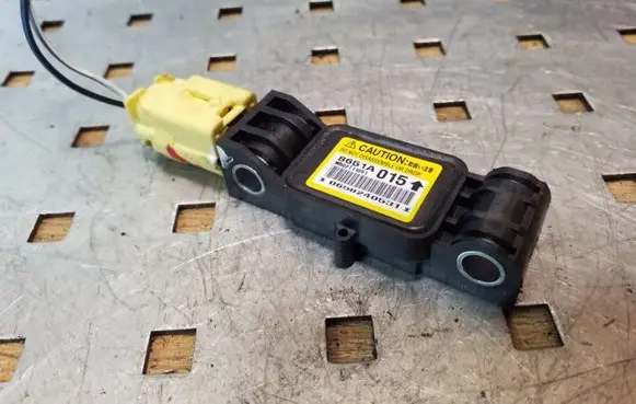 Mitsubishi Grandis Airbag deployment crash/impact sensor 8651A015 W002T11091