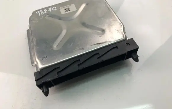 Volvo V70 Engine control unit/module ECU 30684877A