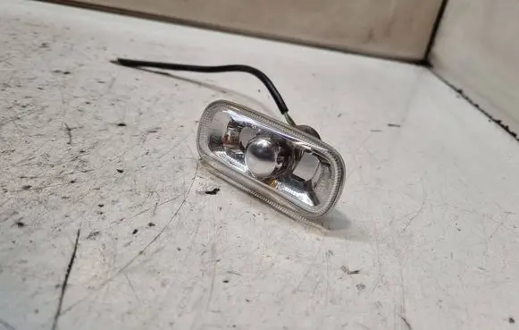 Front fender indicator light