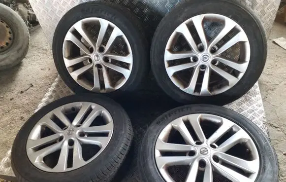 Nissan Juke I F15 R17 alloy rim 